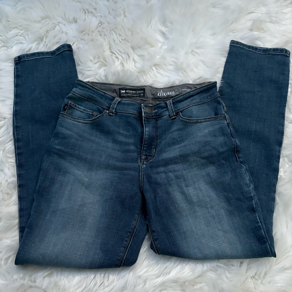 Blue Jeans 👖 - Picture 2 of 3
